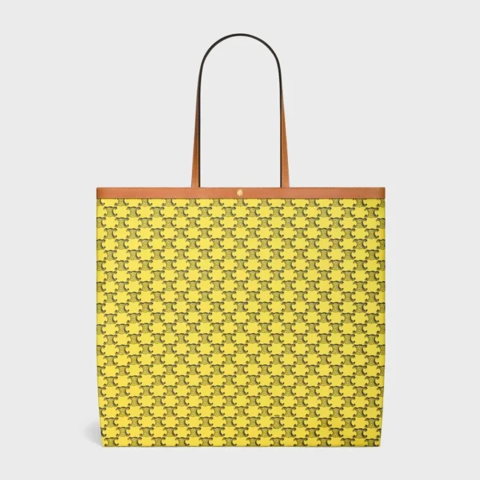 Bolso shopper grande y plano en Triomphe Canvas Bolso shopper grande y plano en Triomphe Canvas
