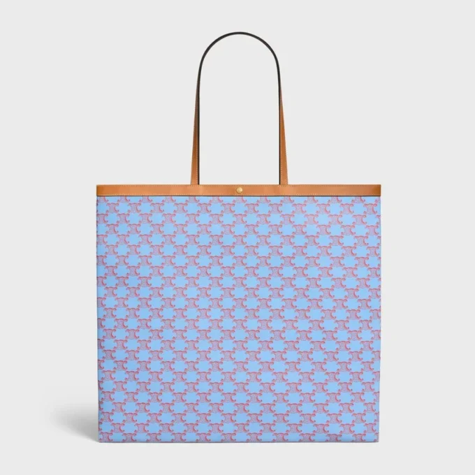 Bolso shopper grande y plano en Triomphe Canvas Bolso shopper grande y plano en Triomphe Canvas