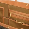 Bolso shopper grande y plano en Triomphe Canvas Bolso shopper grande y plano en Triomphe Canvas