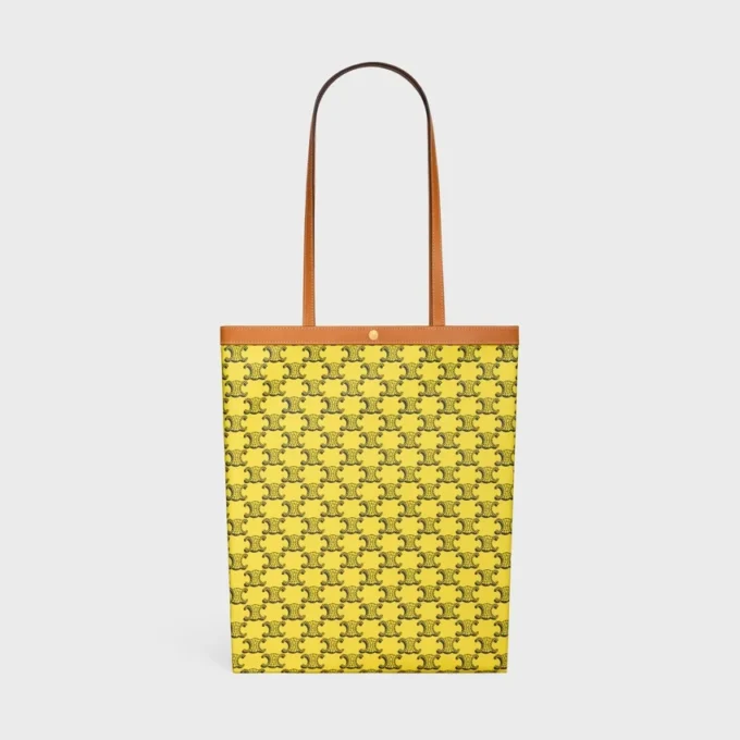 Bolso shopper plano mediano en Triomphe Canvas Bolso shopper plano mediano en Triomphe Canvas