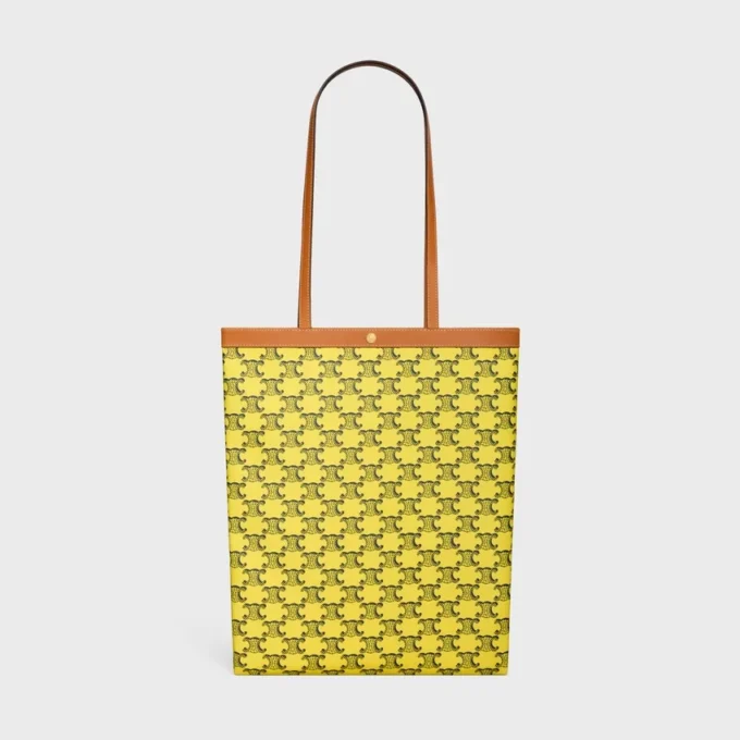Bolso shopper plano mediano en Triomphe Canvas Bolso shopper plano mediano en Triomphe Canvas