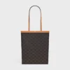 Bolso shopper plano mediano en Triomphe Canvas Bolso shopper plano mediano en Triomphe Canvas
