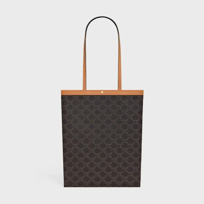 Bolso shopper plano mediano en Triomphe Canvas Bolso shopper plano mediano en Triomphe Canvas