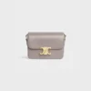 Bolso Teen Triomphe en piel de becerro brillante Bolso Teen Triomphe en piel de becerro brillante