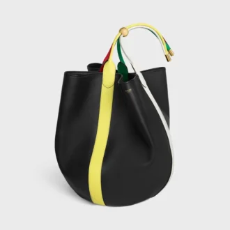Bolso tipo cubo grande en piel de becerro lisa