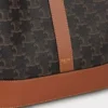 Bolso tipo cubo mediano en Triomphe Canvas y piel de becerro