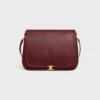 Bolso Triomphe Besace suave en piel de cordero flexible y brillante Bolso Triomphe Besace suave en piel de cordero flexible y brillante