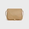 Bolso Triomphe Besace suave en piel de cordero flexible y brillante Bolso Triomphe Besace suave en piel de cordero flexible y brillante