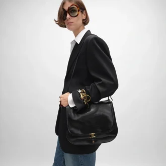 Bolso Triomphe Besace suave en piel de cordero flexible y brillante