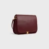 Bolso Triomphe Besace suave en piel de cordero flexible y brillante Bolso Triomphe Besace suave en piel de cordero flexible y brillante