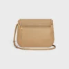 Bolso Triomphe Besace suave en piel de cordero flexible y brillante Bolso Triomphe Besace suave en piel de cordero flexible y brillante