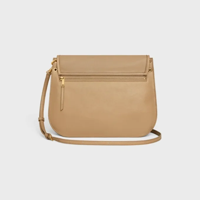 Bolso Triomphe Besace suave en piel de cordero flexible y brillante Bolso Triomphe Besace suave en piel de cordero flexible y brillante