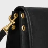 Bolso Triomphe Besace suave en piel de cordero flexible y brillante Bolso Triomphe Besace suave en piel de cordero flexible y brillante
