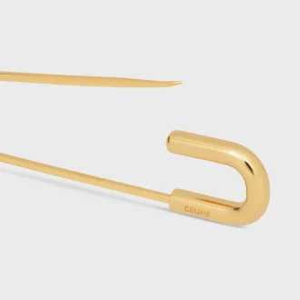 Broche tipo alfiler de seguridad con charms, de latón con acabado dorado