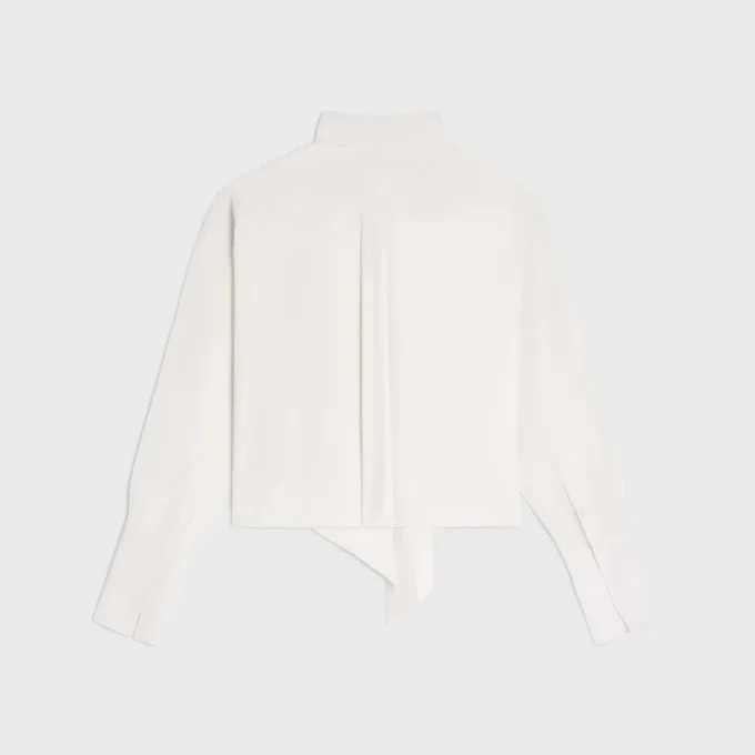 Camisa corta con cuello lavallière en sarga de seda Camisa corta con cuello lavallière en sarga de seda