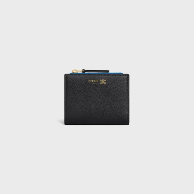 Cartera compacta con estampado Triomphe en piel de becerro granulada y flexible Cartera compacta con estampado Triomphe en piel de becerro granulada y flexible