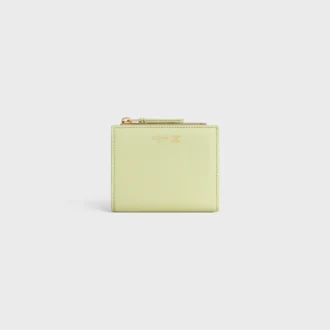 Cartera compacta con estampado Triomphe en piel de becerro granulada y flexible