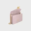 Cartera con cadena Margo en piel de becerro brillante Cartera con cadena Margo en piel de becerro brillante