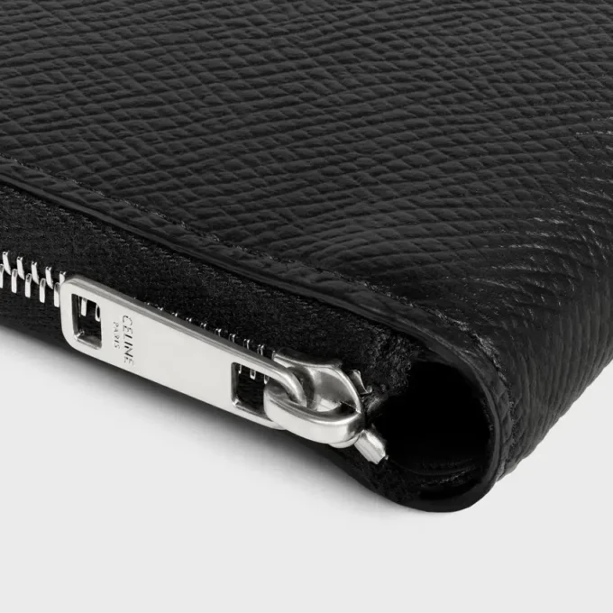Cartera con cremallera y doble pliegue en piel de becerro granulada