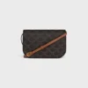 Cartera Duo con correa en Triomphe Canvas y piel de becerro Cartera Duo con correa en Triomphe Canvas y piel de becerro