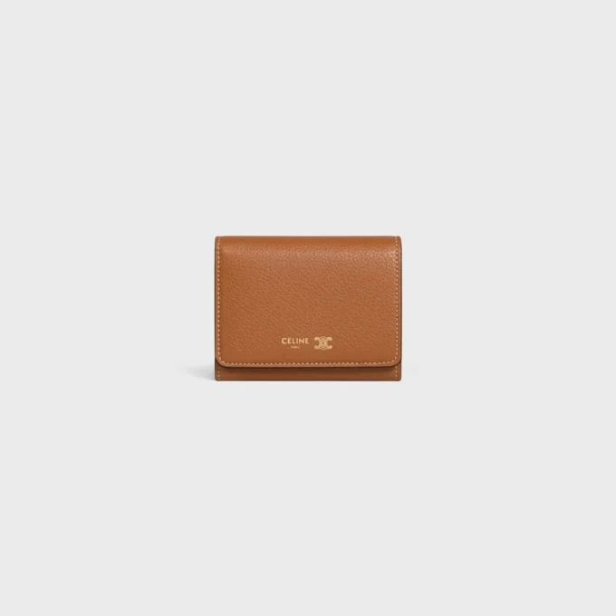 Cartera fina con estampado Triomphe en piel de becerro granulada y flexible