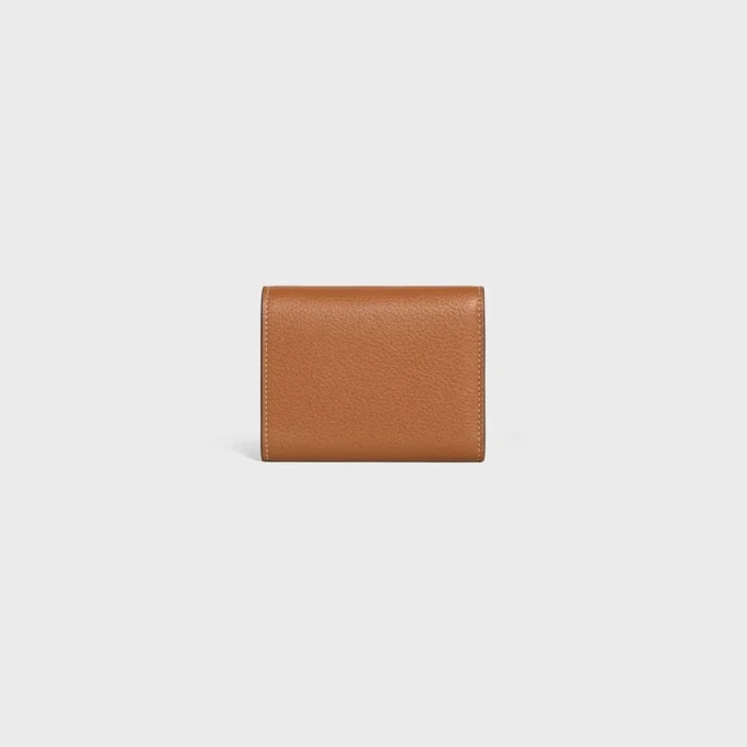 Cartera fina con estampado Triomphe en piel de becerro granulada y flexible