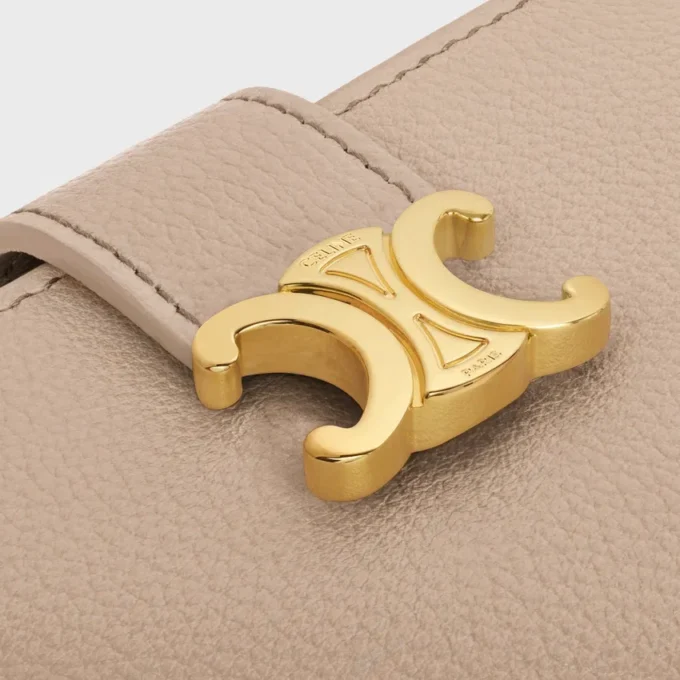 Cartera Nino con correa fina en piel de becerro granulada y flexible Cartera Nino con correa fina en piel de becerro granulada y flexible