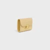 Cartera pequeña con solapa Triomphe en piel de becerro brillante Cartera pequeña con solapa Triomphe en piel de becerro brillante