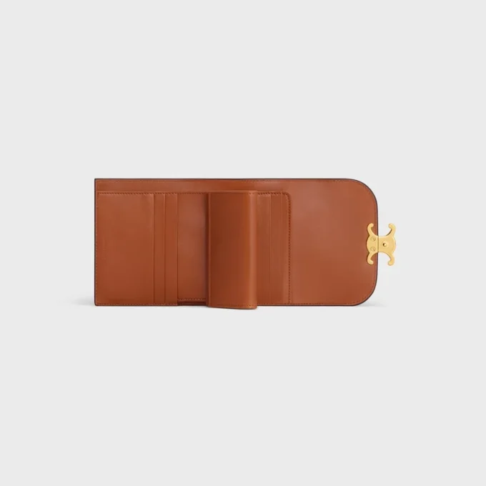 Cartera pequeña con solapa Triomphe en tejido y piel de becerro Cartera pequeña con solapa Triomphe en tejido y piel de becerro