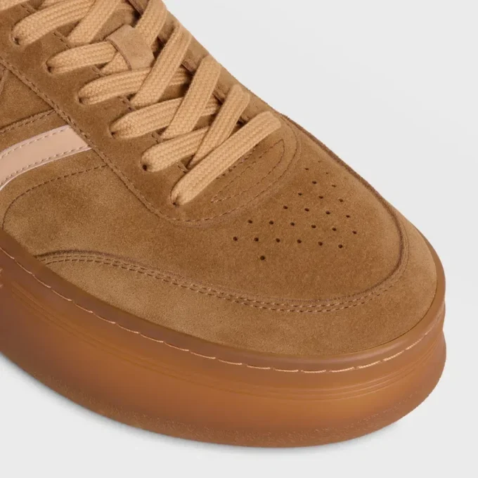 CELINE – Zapatillas con suela de cuña y detalle «Triomphe» en la parte trasera, confeccionadas en ante y piel de becerro