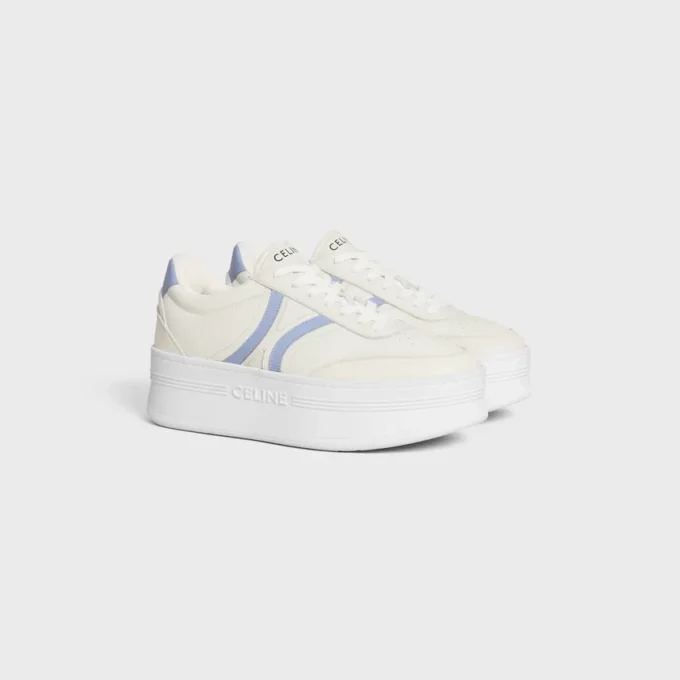 CELINE – Zapatillas con suela de cuña y detalle Triomphe en la parte trasera, en piel de becerro CELINE – Zapatillas con suela de cuña y detalle Triomphe en la parte trasera, en piel de becerro