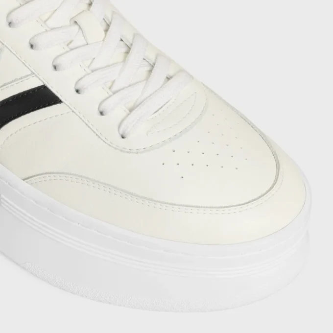 CELINE – Zapatillas con suela de cuña y detalle Triomphe en la parte trasera, en piel de becerro