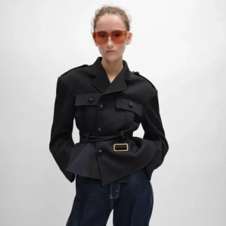 Chaqueta con peplum de gabardina de lana