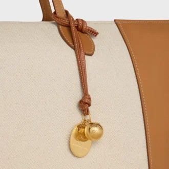 Colgante medallón CELINE en piel de cordero lisa y metal