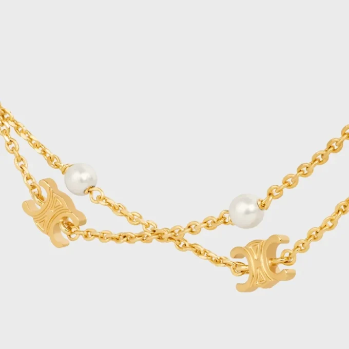 Collar doble Triomphe Pearl en latón con acabado dorado y perlas de resina Collar doble Triomphe Pearl en latón con acabado dorado y perlas de resina