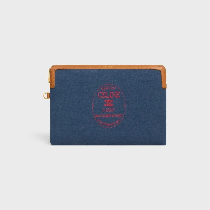 Estuche pequeño con correa Cuir Triomphe en tejido con bordado Estuche pequeño con correa Cuir Triomphe en tejido con bordado