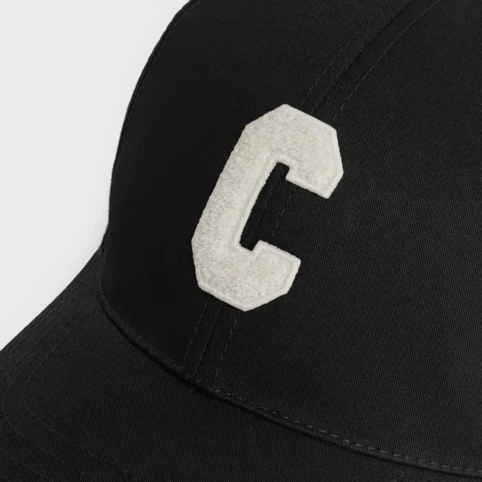 Gorra de béisbol con inicial en algodón