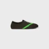 Las zapatillas planas en grosgrain, terciopelo, ante de cabra y piel de cordero