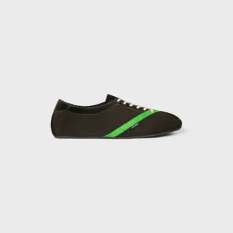 Las zapatillas planas en grosgrain, terciopelo, ante de cabra y piel de cordero