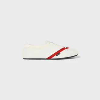 Las zapatillas planas en grosgrain, terciopelo, ante de cabra y piel de cordero
