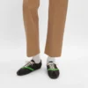 Las zapatillas planas en grosgrain, terciopelo, ante de cabra y piel de cordero