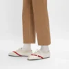 Las zapatillas planas en grosgrain, terciopelo, ante de cabra y piel de cordero