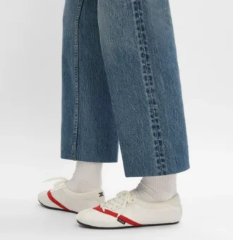Las zapatillas planas en grosgrain, terciopelo, ante de cabra y piel de cordero
