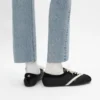 Las zapatillas planas en grosgrain, terciopelo, ante de cabra y piel de cordero