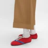 Las zapatillas planas en grosgrain, terciopelo, ante de cabra y piel de cordero