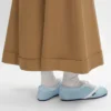 Las zapatillas planas en grosgrain, terciopelo, ante de cabra y piel de cordero