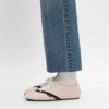Las zapatillas planas en grosgrain, terciopelo, ante de cabra y piel de cordero