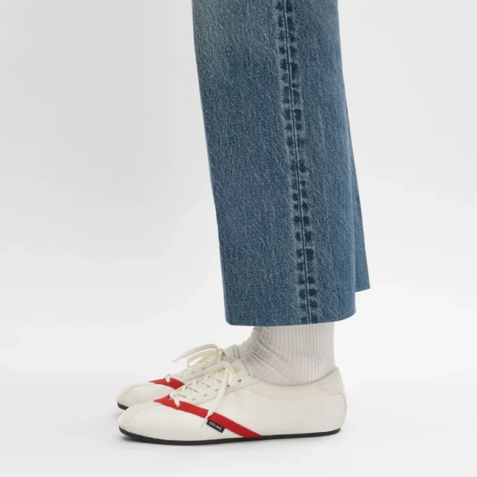 Las zapatillas planas en grosgrain, terciopelo, ante de cabra y piel de cordero