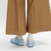 Las zapatillas planas en grosgrain, terciopelo, ante de cabra y piel de cordero