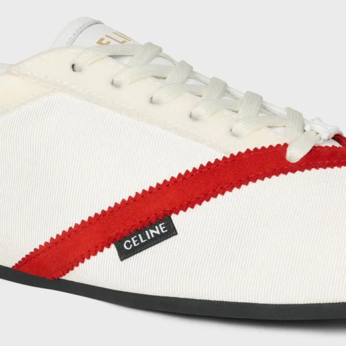 Las zapatillas planas en grosgrain, terciopelo, ante de cabra y piel de cordero